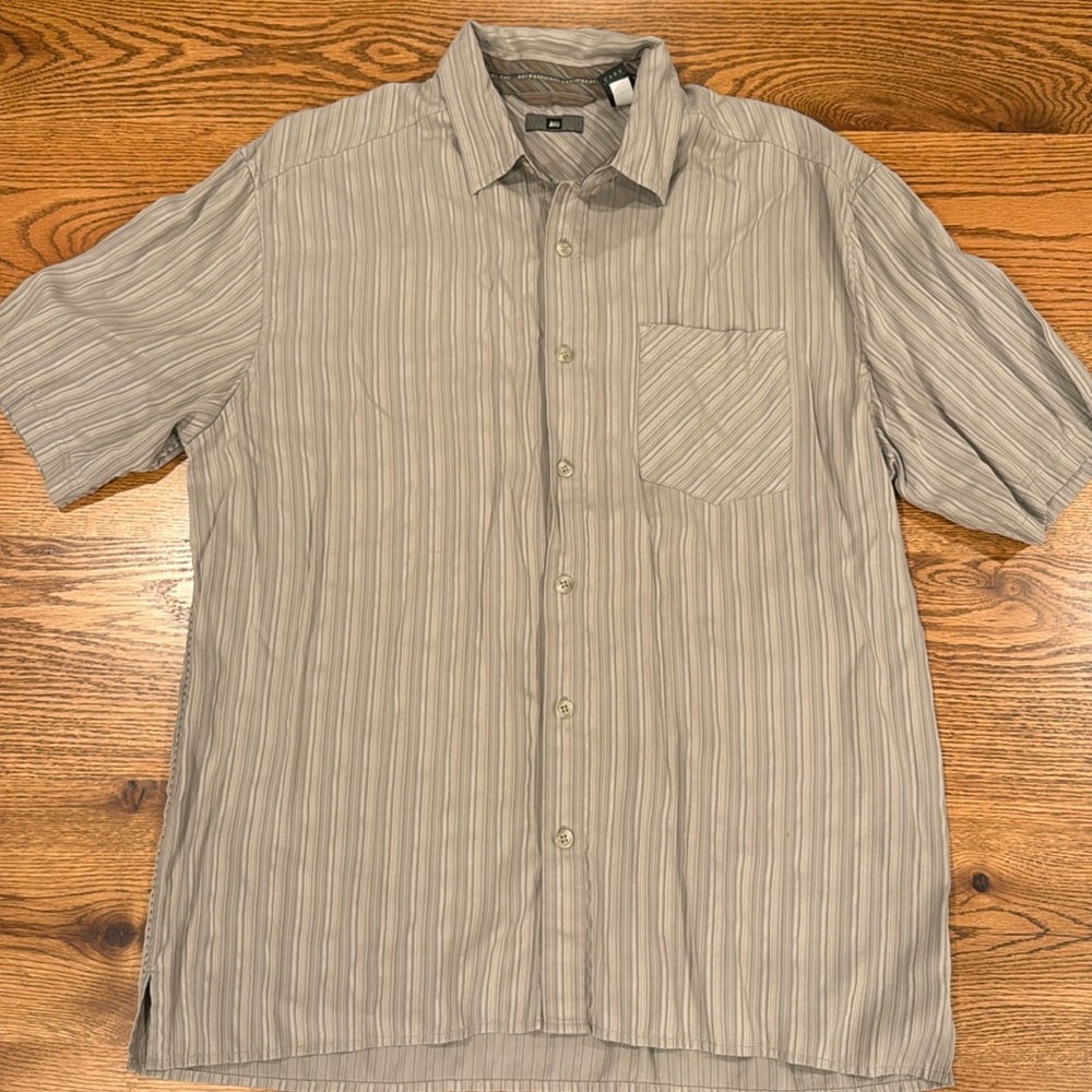 REI men’s short sleeve button down size Large Greenish stripe in color